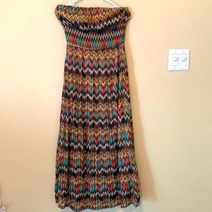 Maxi dress, fits at ankle height for someone 5 2’.